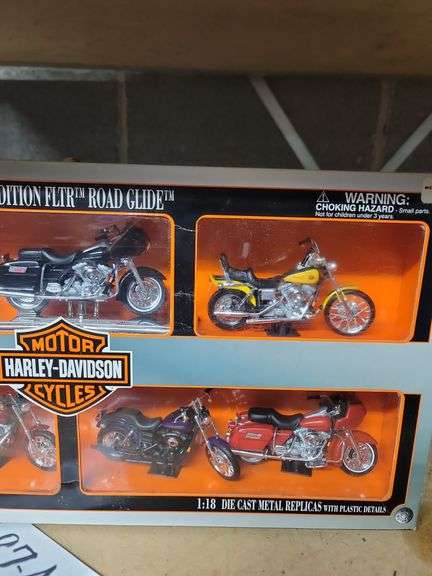 Maisto Harley-Davidson "Special Edition FLSTF Street Stalker" Die-Cast Motorcycle Set.