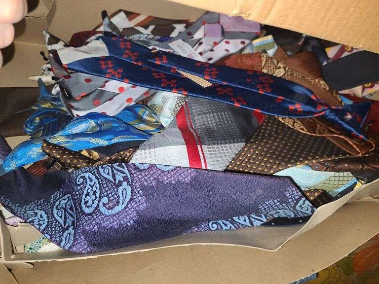 Men's Clothing, Ties, Shirts, Pants Sizes L And M