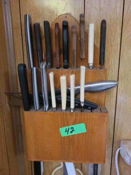 Wall Mounted Knife Holder And Knives
