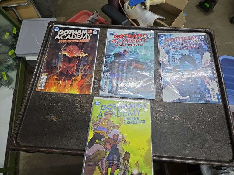 4 New Gotham Academy Comic Books