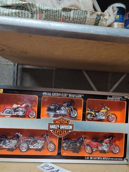Maisto Harley-Davidson "Special Edition FLSTF Street Stalker" Die-Cast Motorcycle Set.