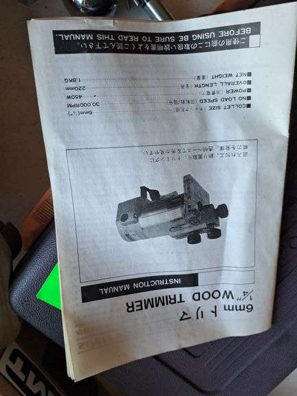 Wood trimmer with assorted bits