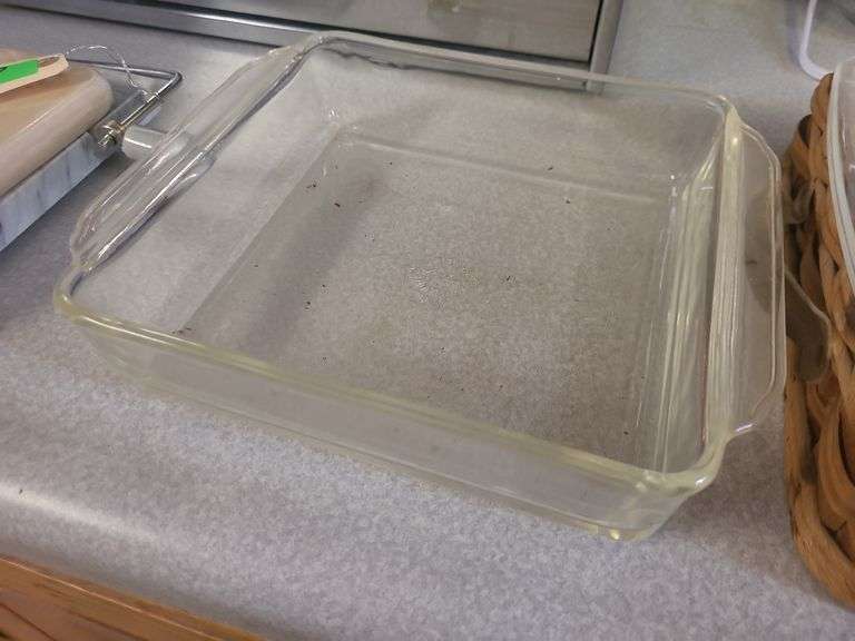 4 Pyrex Baking Dishes And Fire King Dish