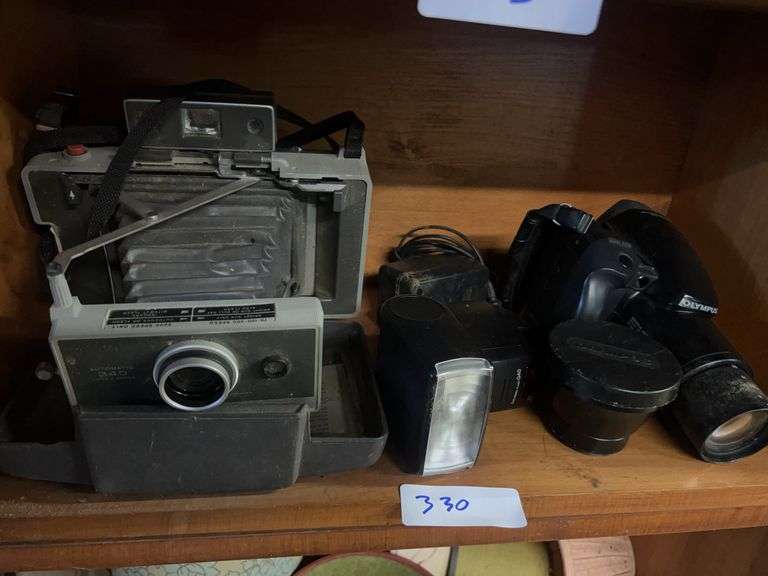2 VINTAGE CAMERAS