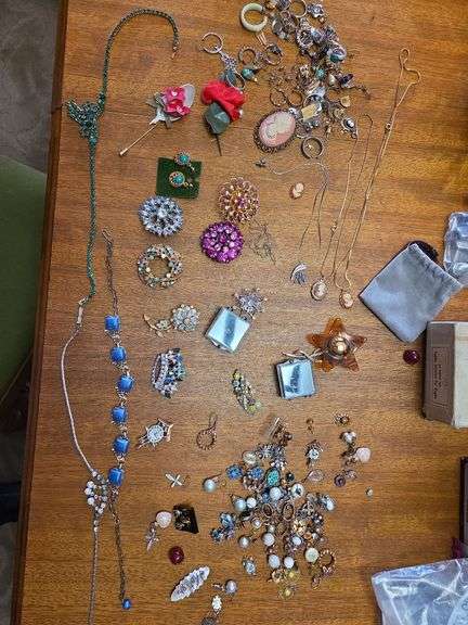 Jewelry Box, Dresser Boxes W/ Costume Jewelry, Pins, Necklaces, Earrings