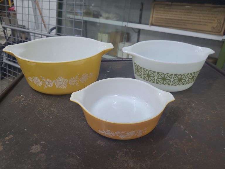 3 Vintage Pyrex Nesting Bowls