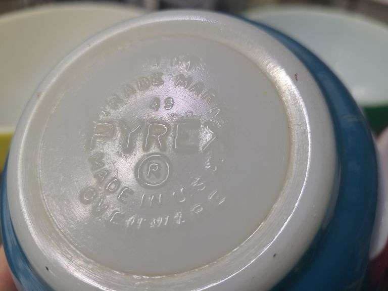 4 Pyrex Vintage Nesting Bowls