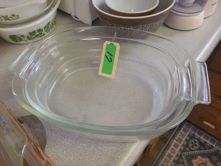 4 Pyrex Baking Dishes And Fire King Dish