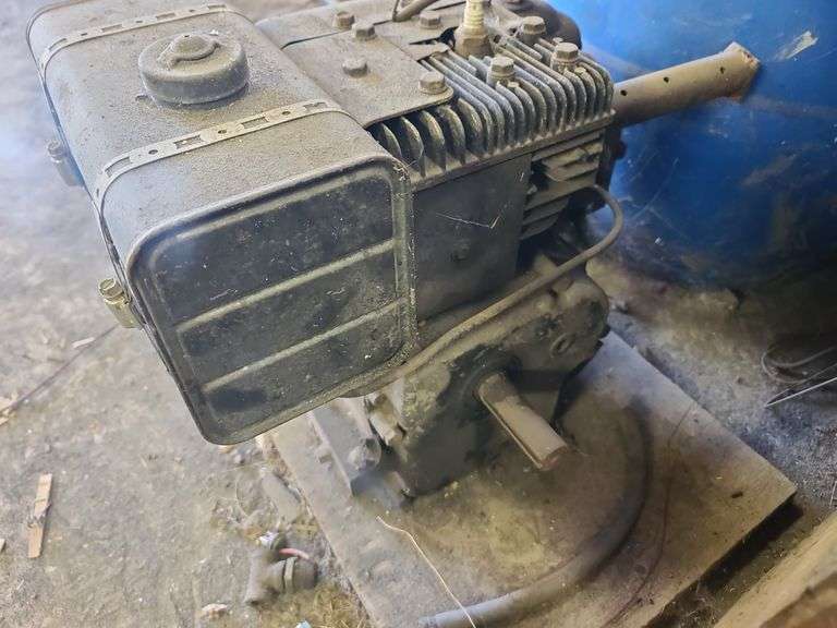 Briggs & Stratton 4 Cycle 8HP Horizontal Shaft Engine. Pulls Over, Not Running