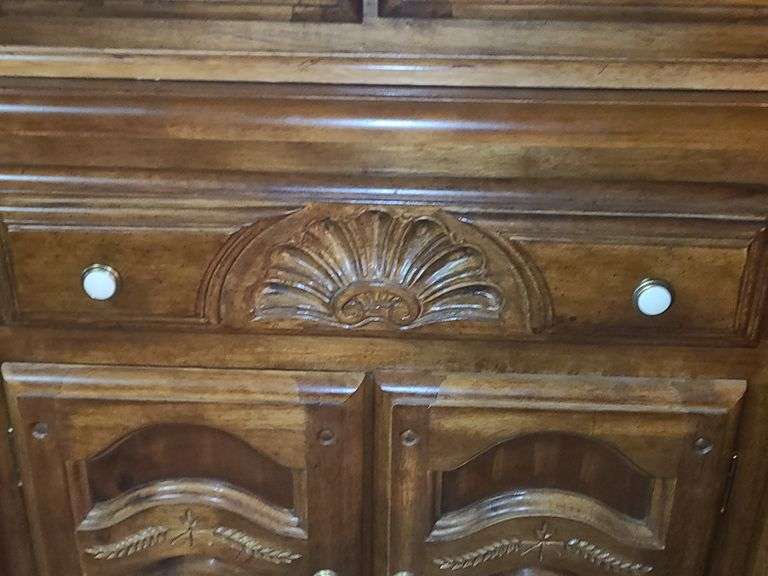 2 Pc. Wooden China Cabinet With Bubble Glass Doors & Glass Shelves (Come At 6: 30 For Pickup)