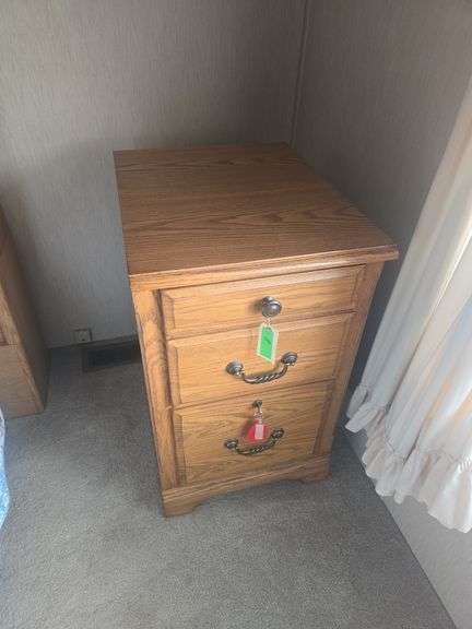 2 Drawer Wooden Filing Cabinet With Locking Drawer (Approx 30½" Tall x 18" Wide x 23" Deep)