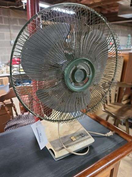 Oscilating Fan, One Minor Plastic Break, Untested