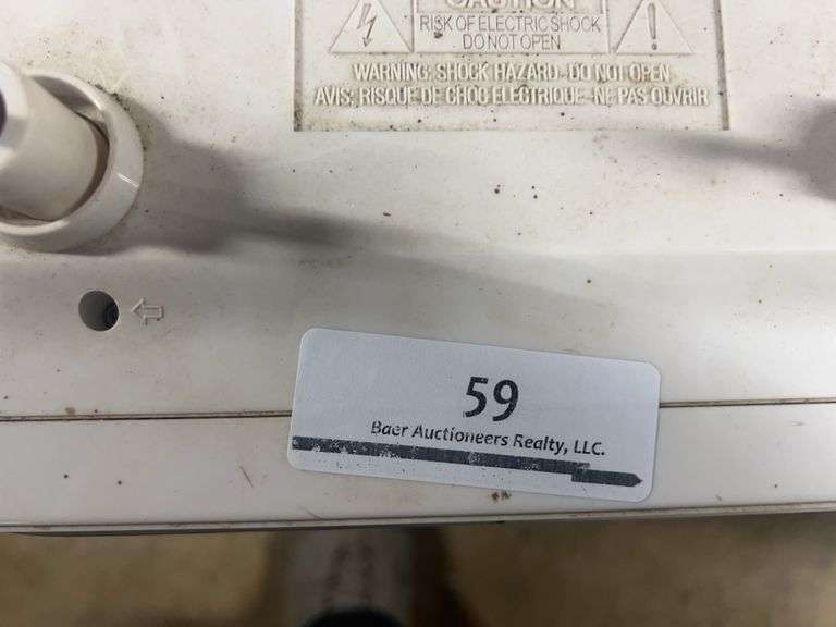 UNDER CABINET RADIO/CD PLAYER