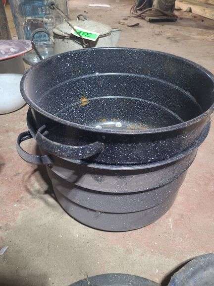 2 Porcelain Pots And 3 Lids