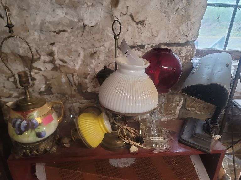 5 Vintage Lamps & 1 Chimney