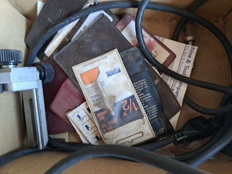 Wood trimmer with assorted bits