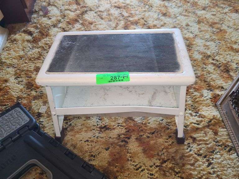 2 Step Stools And Mirror