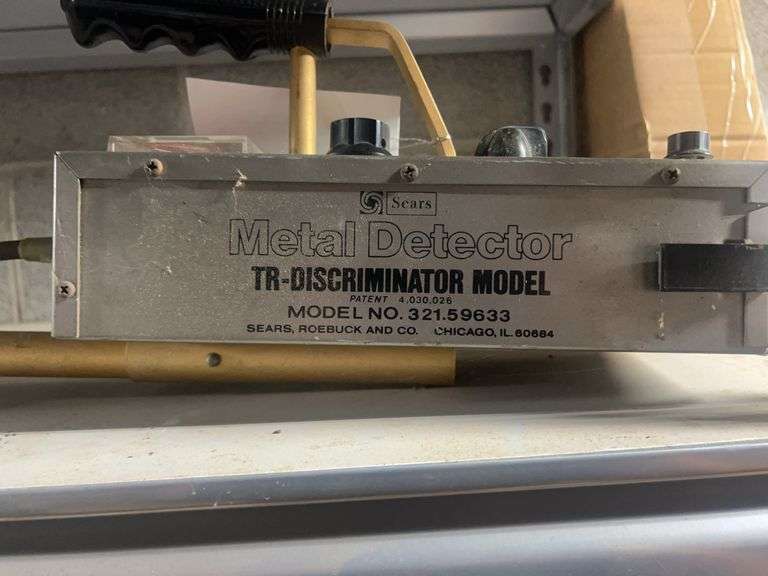 VINTAGE SEARS METAL DETECTOR