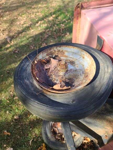 Metal Dumping Lawn Trailer, Needs Tires