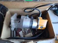 Wood trimmer with assorted bits