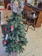 Decorated Christmas Tree on Platform (Approx. 4' Tall)