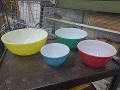 4 Pyrex Vintage Nesting Bowls