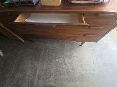 9 Drawer Dresser W/ Mirror (Approx. 30" x 62")