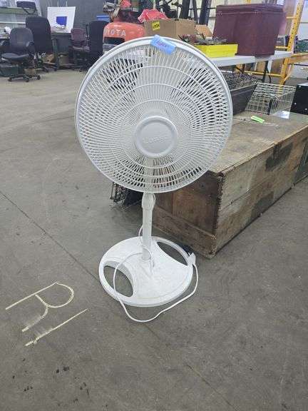 Lasko Oscillating Pedestal Stand Fan (Works)
