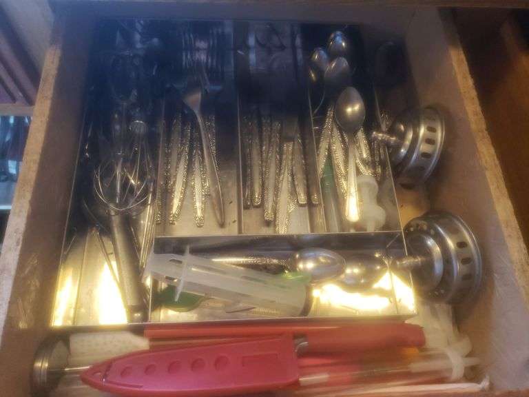 Contents of Kitchen Drawers, Utensils, Knives, Silverware, & Sponges