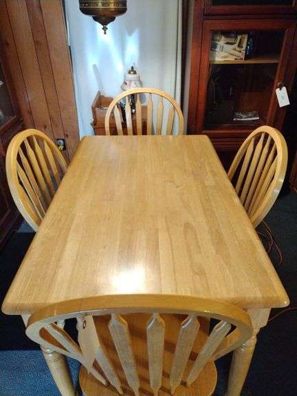 Wooden Kitchen Table & 6 Chairs Approx 48"x30"x29" No Leaves
