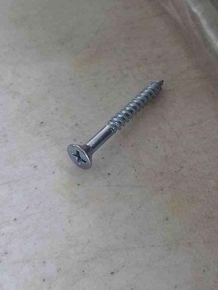 Approx. 100 Wood Screws