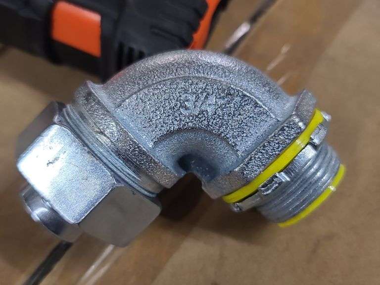 Box of 3/4in Liquidtight 90 Degree Elbow Conduit Connectors