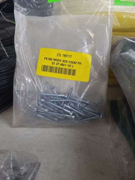 Approx. 100 Wood Screws
