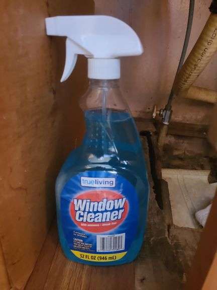 Partial Cleaners, Vinegar, Ammonia, Window Cleaner, Pine Sol, And Furniture Polish