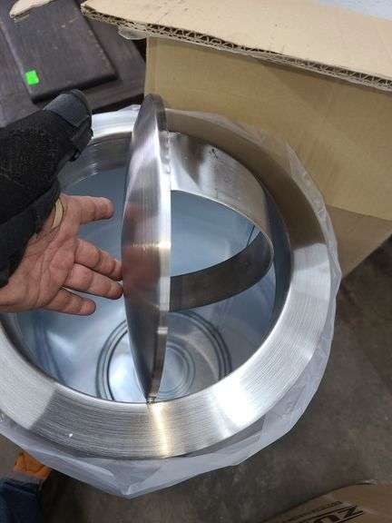 NIB Swivel Lid 25-Gallon Steel Trash Can