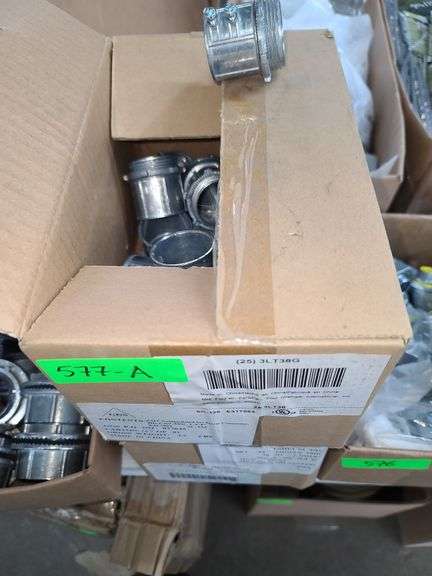 Two Boxes of 1.25in EMT Non-Insulated Set Screw Conduit Cinnectors