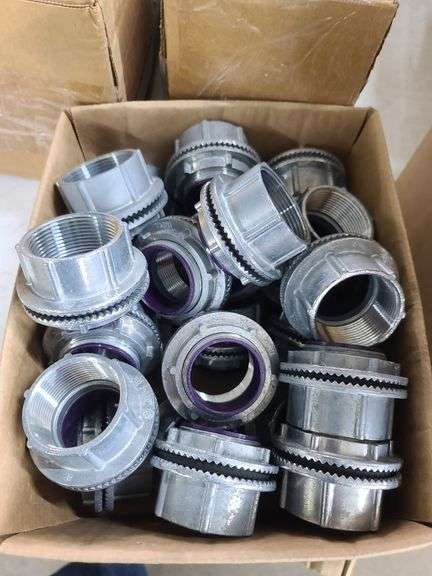 Box of 1-1/2in Sigma Electric ProConnex 44070 Rigid Watertight Conduit Hubs