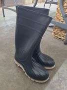 Box of Size 9 Work Tuff Boots