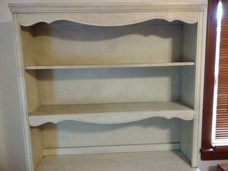 Wooden Dresser Approx 48"x74"x 18".  Six Drawers