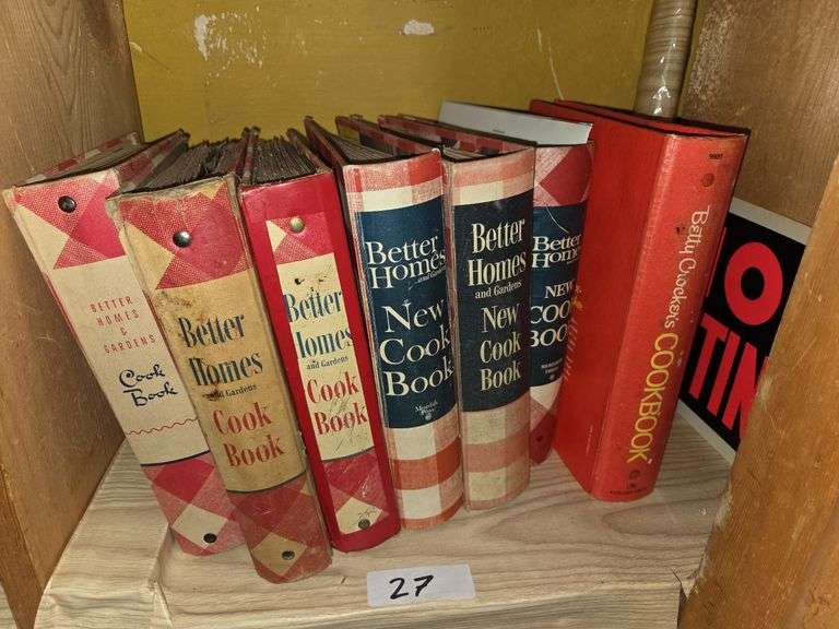 7 Vintage Better Homes & Gardens Cookbooks & a Betty Crocker Cookbook