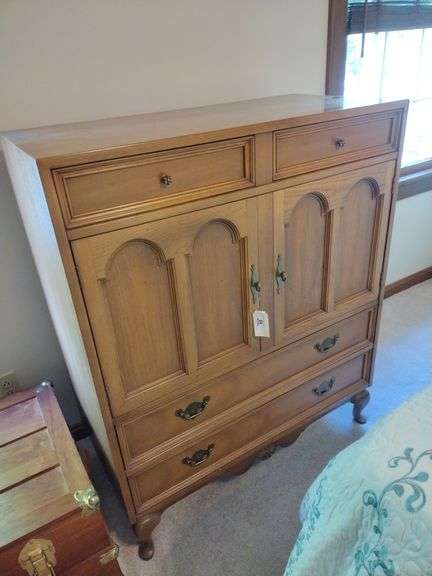 Vintage MCM Dresser Approx 38"x46"x19"