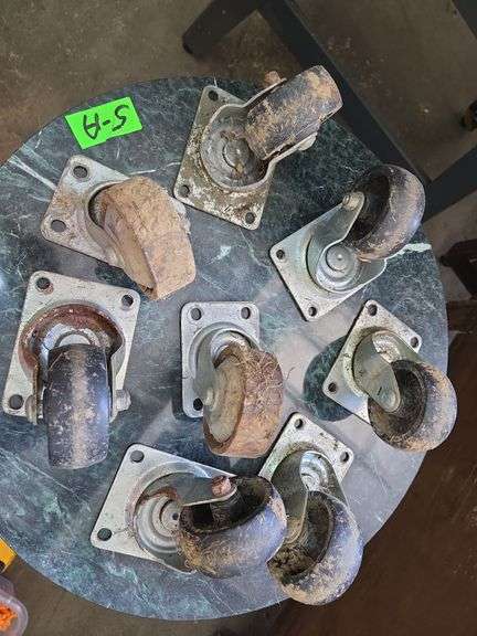Bucket Of 8 Castors