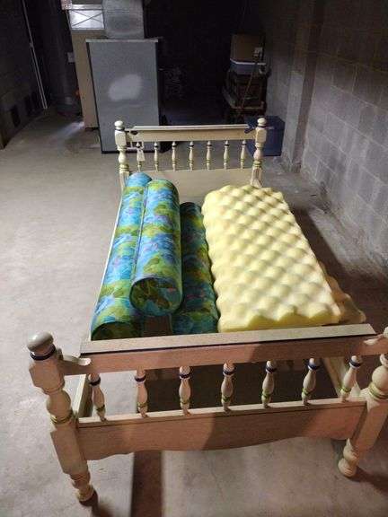Wooden Single Bed Frame Approx 41"x31"x81"