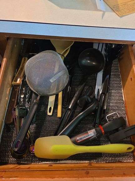 2 Drawers of Utensils