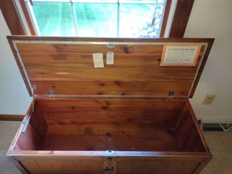 Lane Wooden Cedar Chest w/Key Approx 44 "x19"x17"