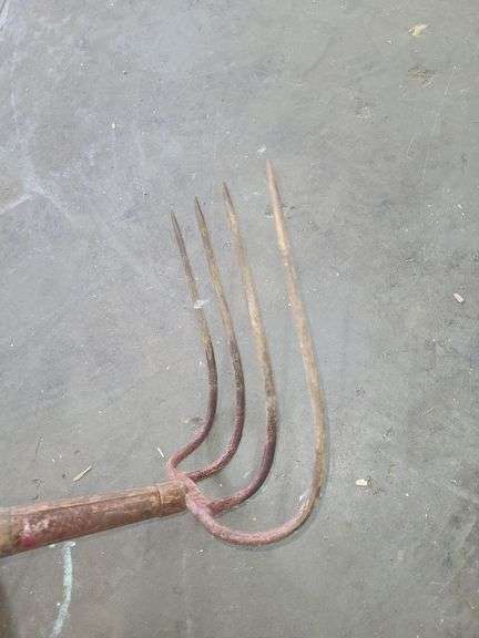 5" Vise, Pitchfork, & Wagon Wheel
