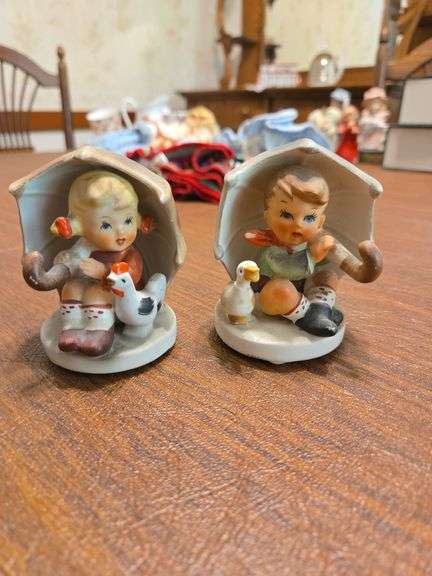 2 Geobel Figurines Raining Days