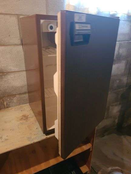 Emerson Mini Fridge - Baer Auctioneers - Realty, LLC