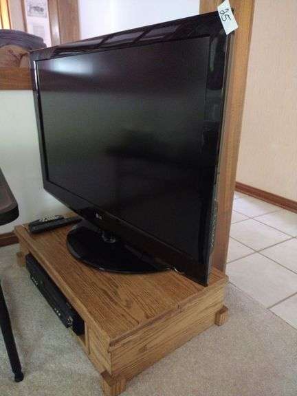 42" LG TV, Oak Floor Stand Approx 33"x8"x19", Symphonic DVD, VHS Player - Works