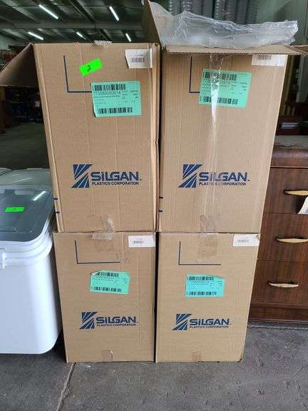 Four Boxes of 32oz Silgan Plastic Bottles